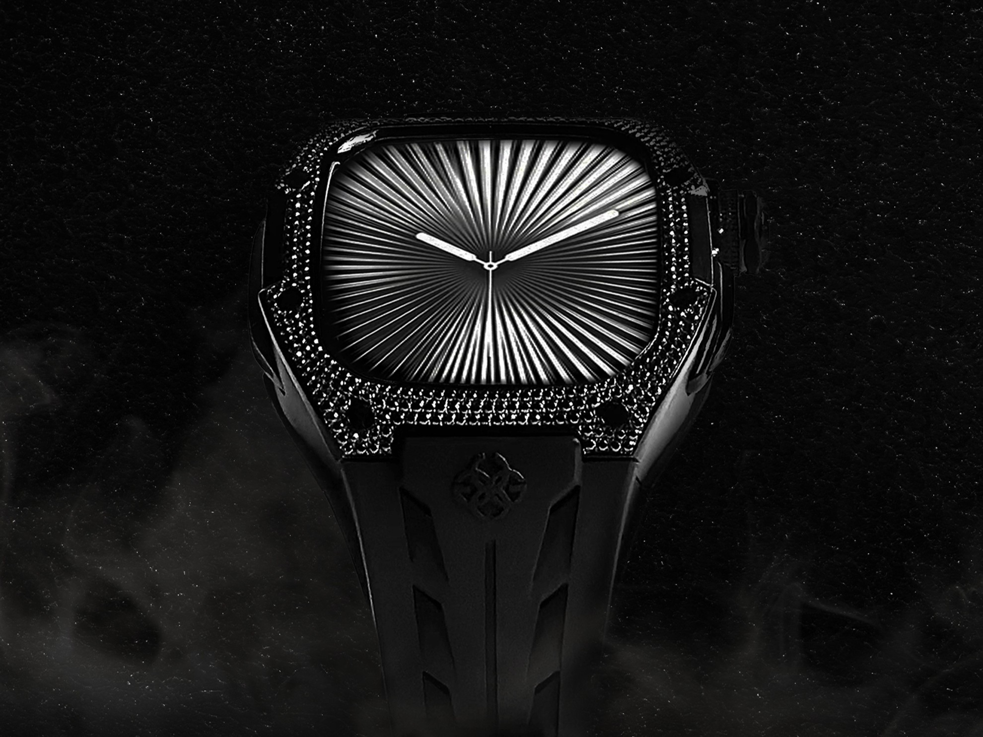 GOLDEN CONCEPT(ゴールデンコンセプト)から、ブラックモアサナイトを使用したオールブラック仕様の日本限定モデル「RSTⅢ46 VENOM」が新登場。