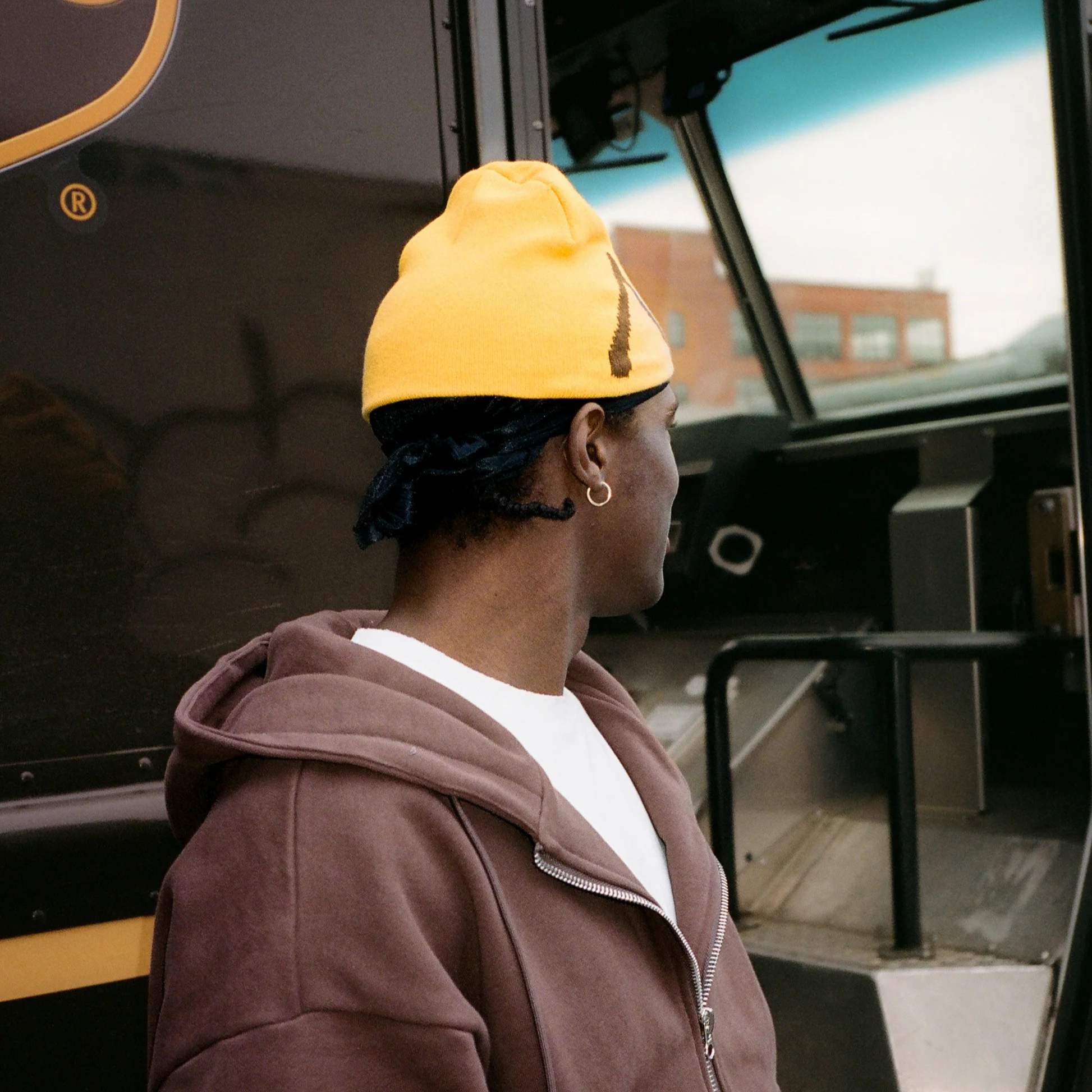 NY BEANIE (YELLOW/BROWN)