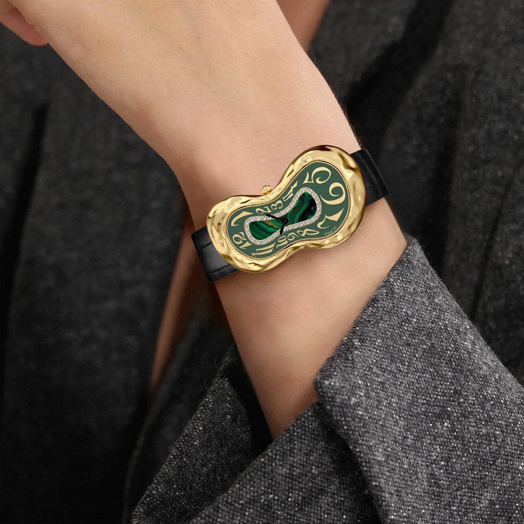 Paradoxe Diamond Watch - Möbius Diamond Watch