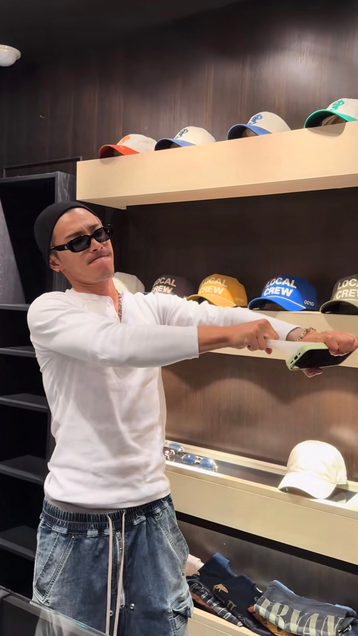 Ninja Labsのスマホケースは本当に千切れないのか？ DOBELMAN INFINITY のVo. 林和希さんに検証して頂きました🥷