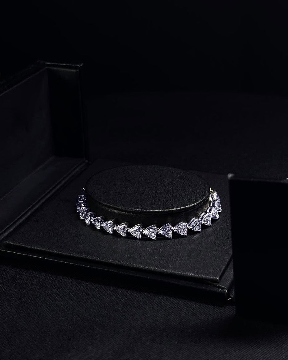 ゴールデン コンセプトから13ctのラボダイヤモンドを使用したテニスブレスレットを発売しました。