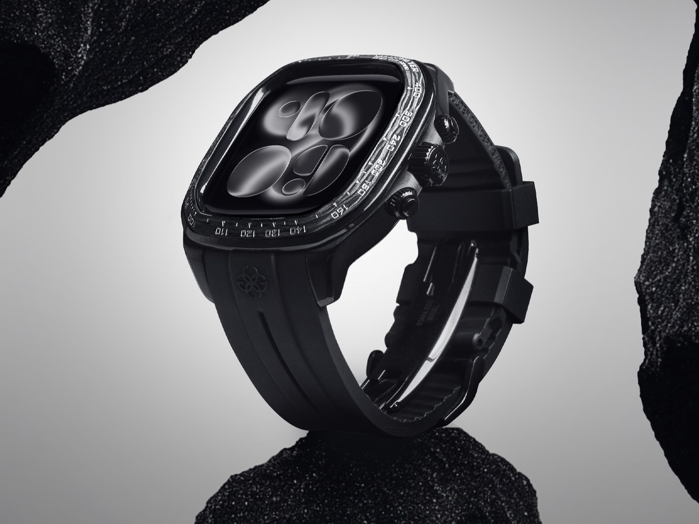 ゴールデンコンセプトの人気コレクション「CROWN SPORT」に、カーボンベゼルを採用した最新作「CROWN CARBON EDITION」が登場。