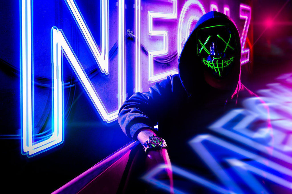 The new model, the "The NEON Z," is released from the concept's guimic clock, "ELECTRICIANZ" (Electron Shans), and scattering paint inside and outside of the clock.