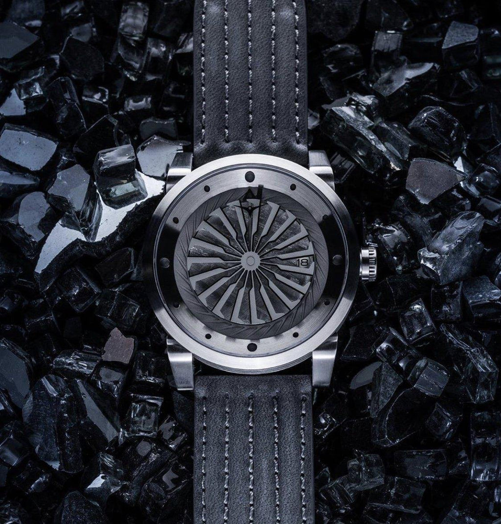 A new model is released from "BLADE COLLECTION" of "ZINVO", a unique watch with a turbine type second hand.