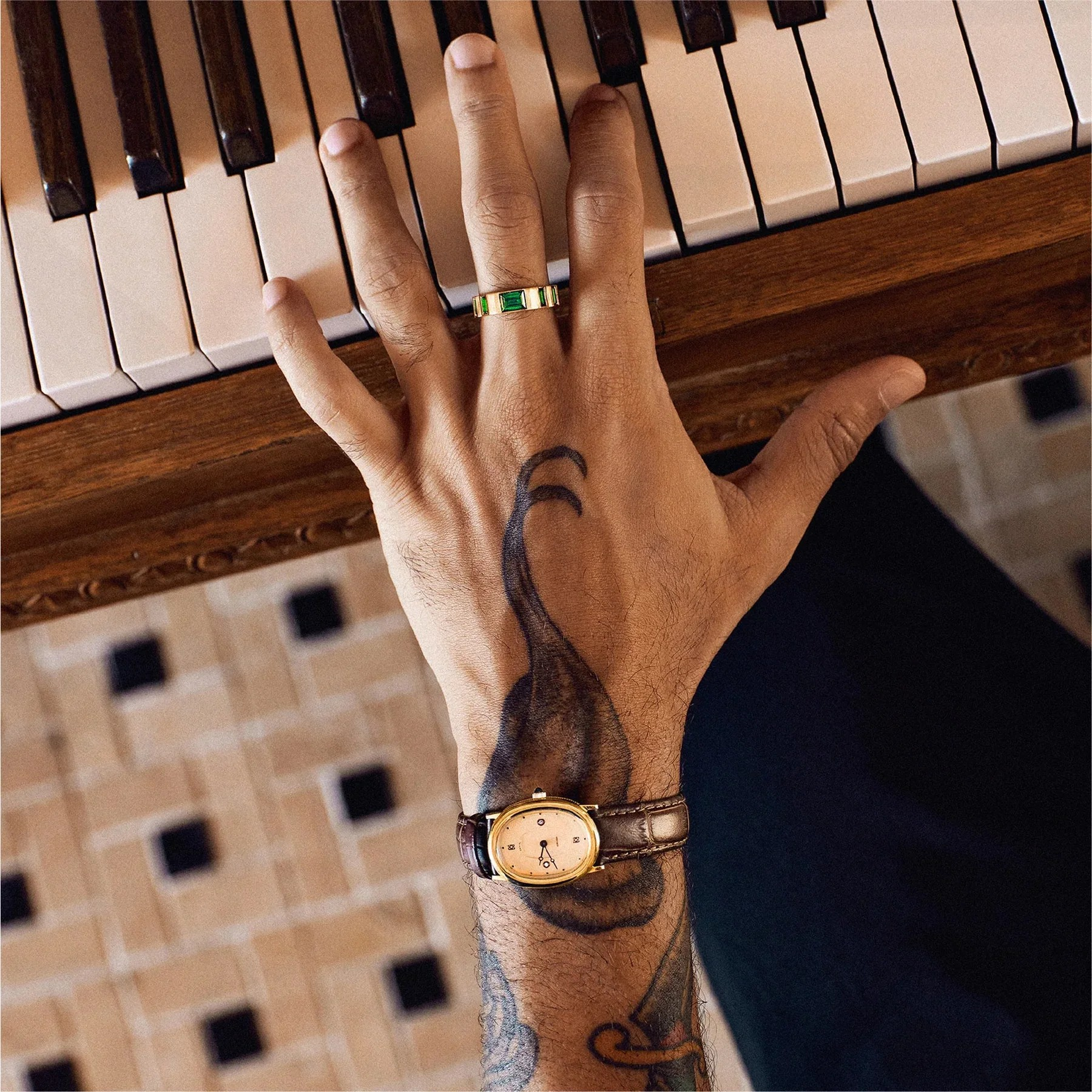 Oval Bubble Diamond Watch - Salmon Dial