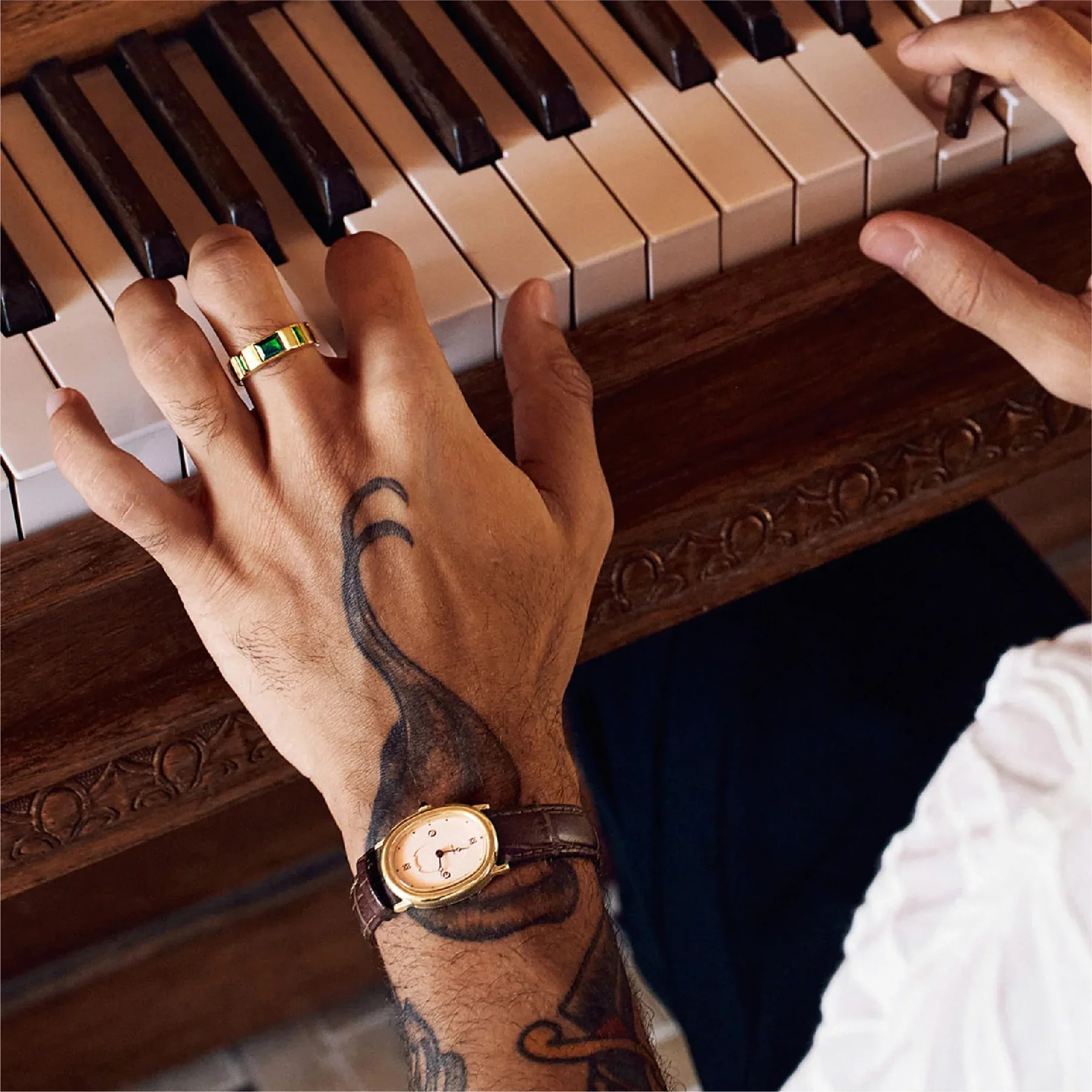 Oval Bubble Diamond Watch - Salmon Dial