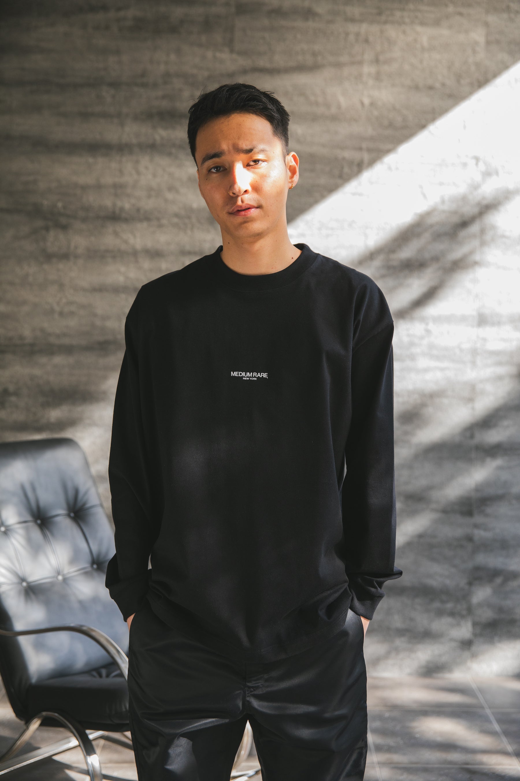 MEDIUM RARE LOGO-L/S Black