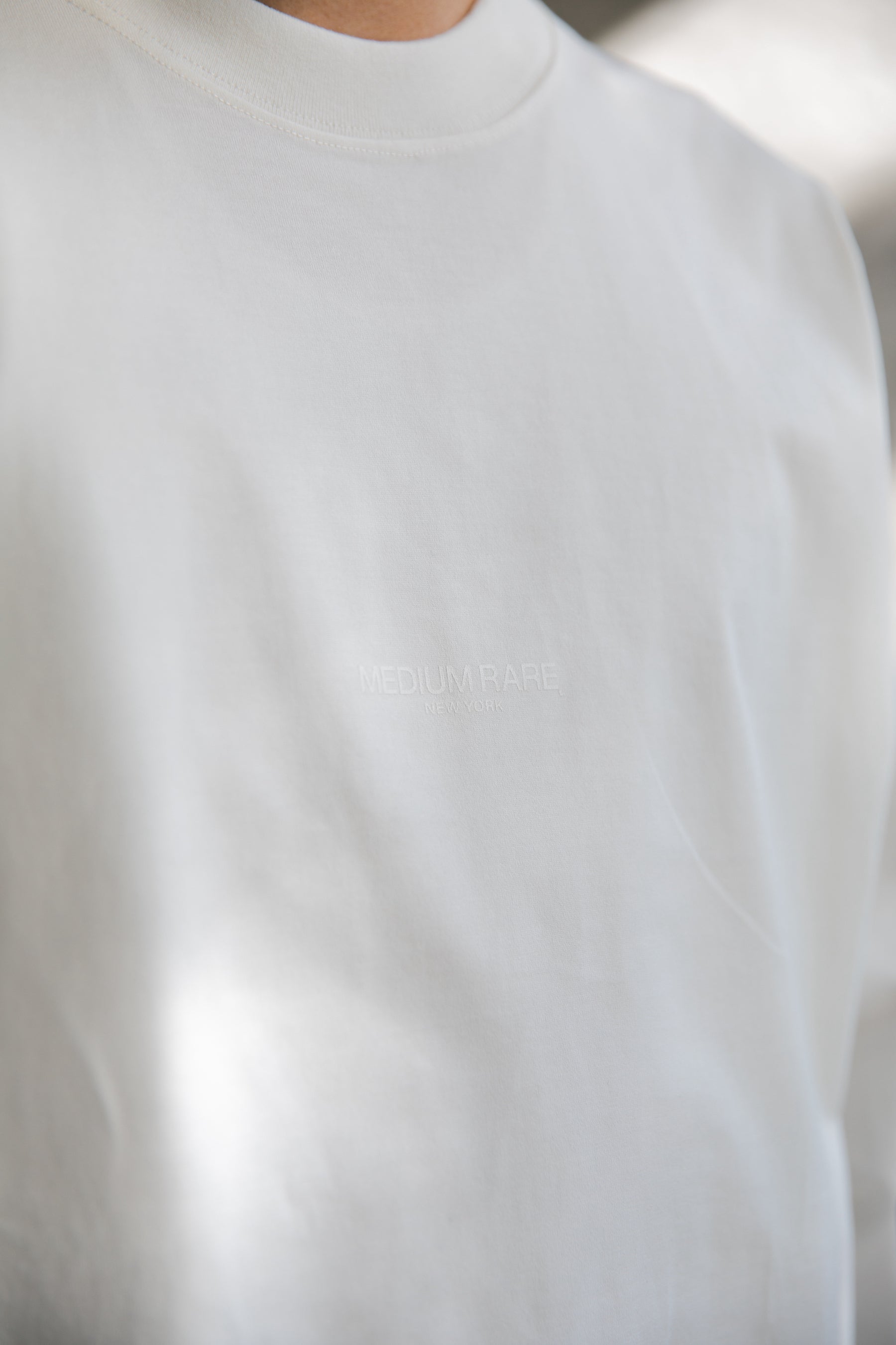 MEDIUM RARE LOGO-L/S White